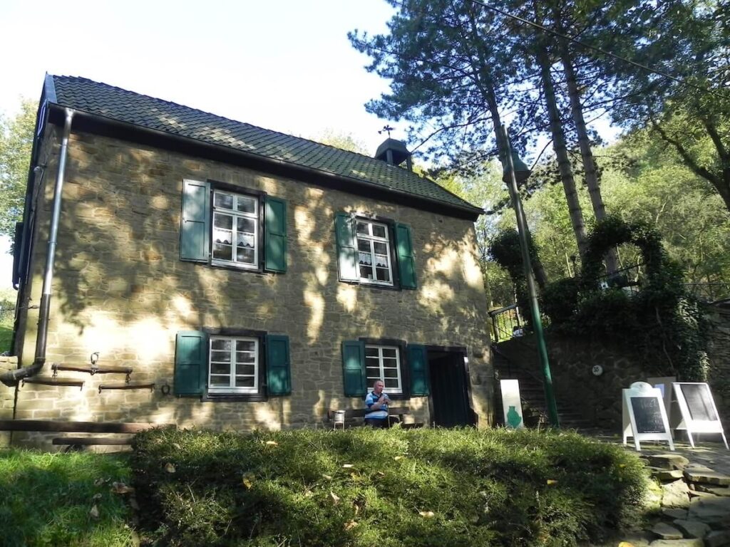 Das Bethaus der Bergleute, hiervor häuften sich die Baumgesichter!